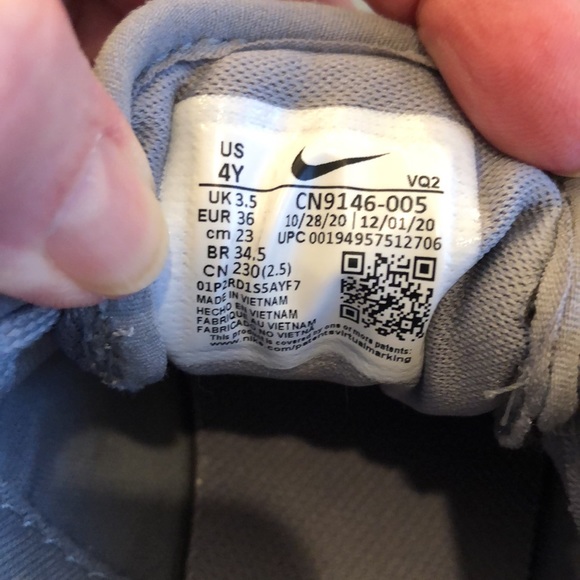 Nike Youth size 4 Gray - Picture 7 of 9
